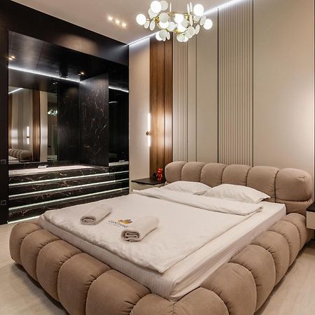 Leogrand Jacuzzi On Malaniuka 2 Lejlighed Lviv Eksteriør billede