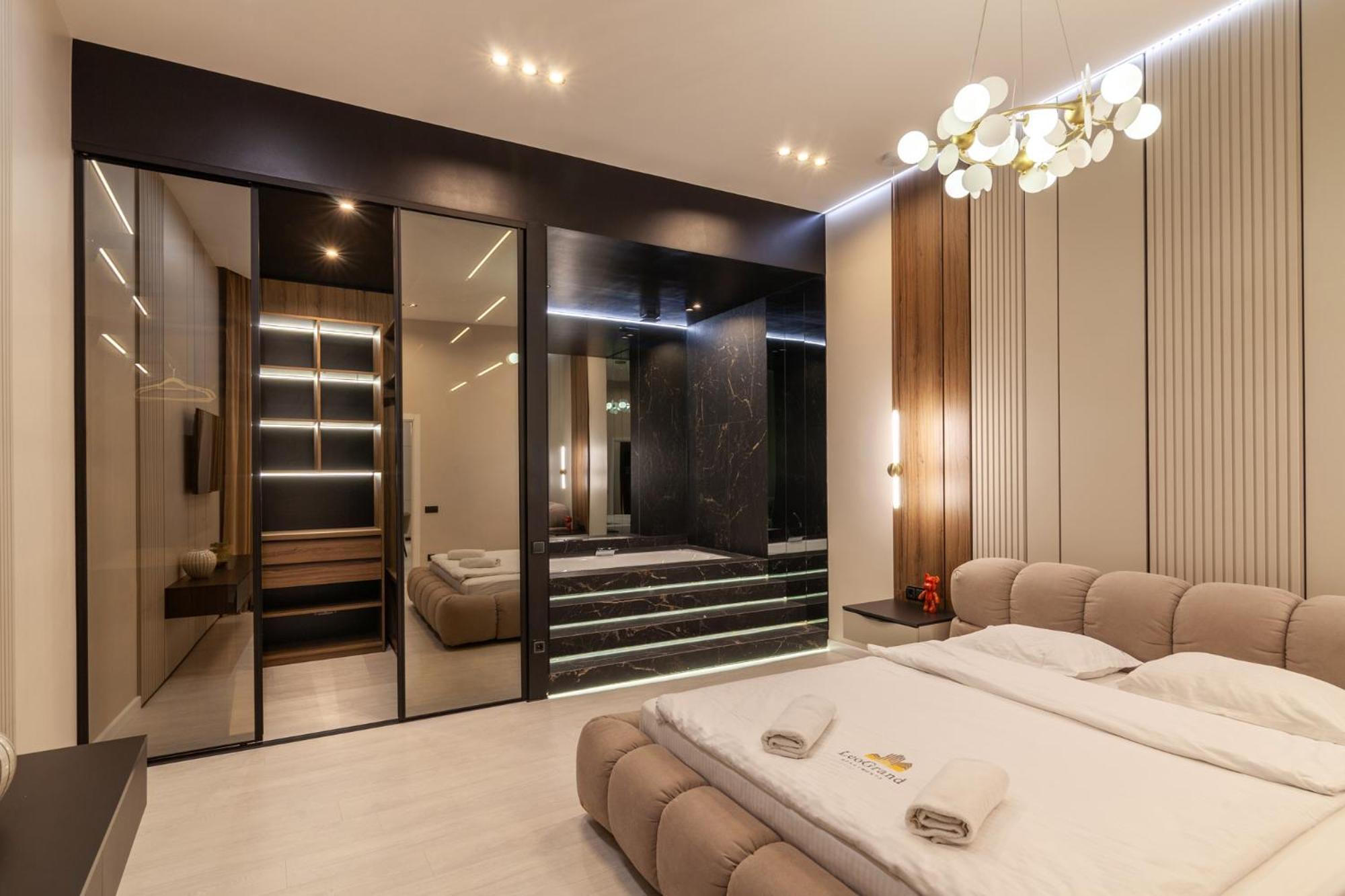 Leogrand Jacuzzi On Malaniuka 2 Lejlighed Lviv Eksteriør billede